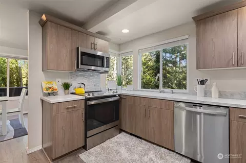Kitchen - 21701 4th Ave SE, Bothell, WA 98021 photo 2 of 3