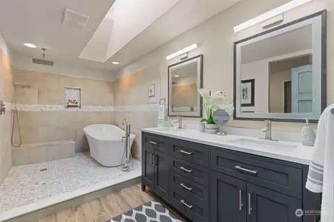 Bath - 21701 4th Ave SE, Bothell, WA 98021 photo 3 of 4