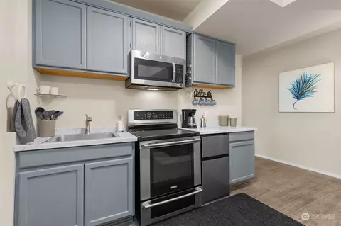 Kitchen - 21701 4th Ave SE, Bothell, WA 98021 photo 3 of 3
