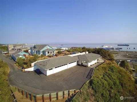 427 W 3rd St, Port Angeles, WA 98362