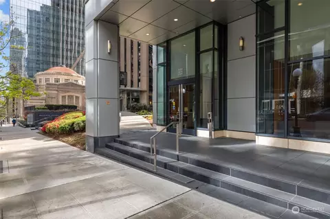 909 5th Ave #302, Seattle, WA 98104