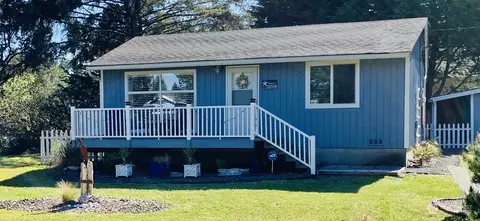 923 Owl Ct, Ocean Shores, WA 98569