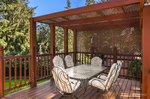 Exterior - 17617 8th Ave W, Bothell, WA 98012 photo 8 of 10