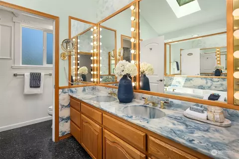 Bath - 17617 8th Ave W, Bothell, WA 98012 photo 2 of 3