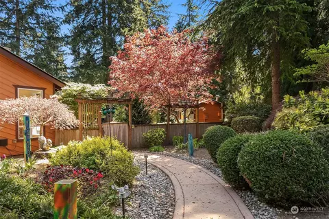 Exterior - 17617 8th Ave W, Bothell, WA 98012 photo 2 of 10