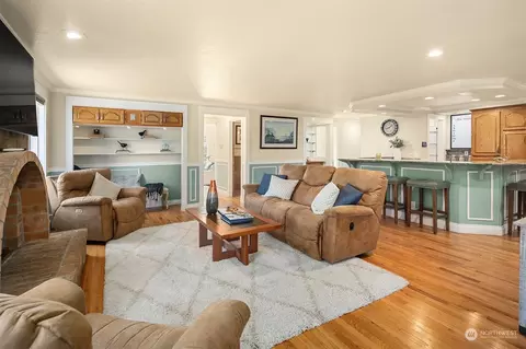 Living - 17617 8th Ave W, Bothell, WA 98012 photo 4 of 4