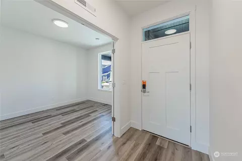 Entry Way - 604 Pagget Ave, Winlock, WA 98596 photo 1 of 3