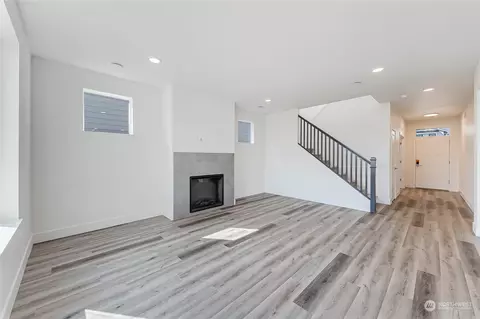 Living - 604 Pagget Ave, Winlock, WA 98596 photo 2 of 4