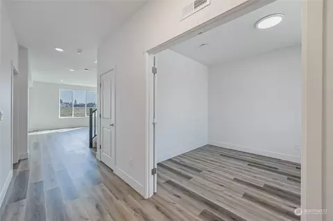 Entry Way - 604 Pagget Ave, Winlock, WA 98596 photo 2 of 3