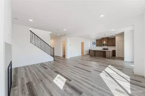 Living - 604 Pagget Ave, Winlock, WA 98596 photo 3 of 4