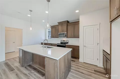 Kitchen - 604 Pagget Ave, Winlock, WA 98596 photo 4 of 5