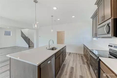 Kitchen - 604 Pagget Ave, Winlock, WA 98596 photo 3 of 5
