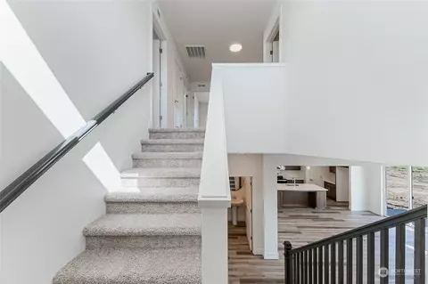 Entry Way - 604 Pagget Ave, Winlock, WA 98596 photo 3 of 3