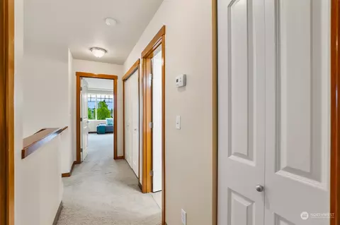 Entry Way - 2915 Belmonte Ln, Everett, WA 98201 photo 2 of 2