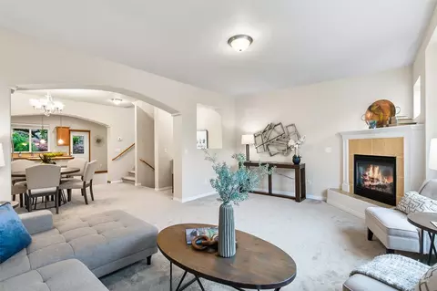Living - 2915 Belmonte Ln, Everett, WA 98201 photo 3 of 3