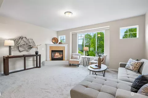 Living - 2915 Belmonte Ln, Everett, WA 98201 photo 2 of 3