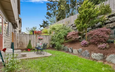 Exterior - 2915 Belmonte Ln, Everett, WA 98201 photo 8 of 9