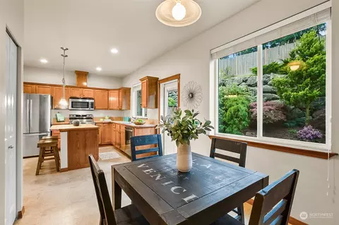 Kitchen - 2915 Belmonte Ln, Everett, WA 98201 photo 4 of 4