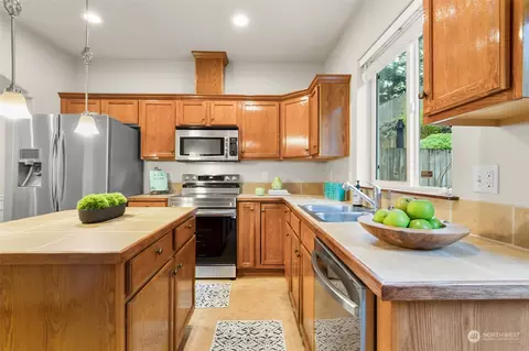 Kitchen - 2915 Belmonte Ln, Everett, WA 98201 photo 3 of 4