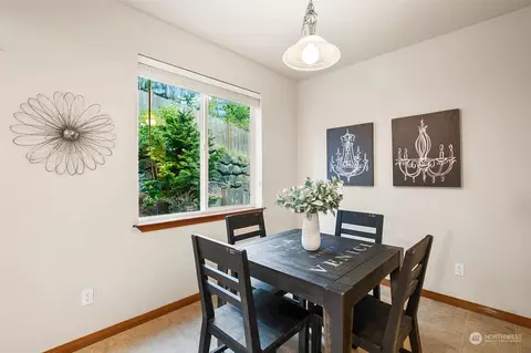 Dining - 2915 Belmonte Ln, Everett, WA 98201 photo 5 of 5