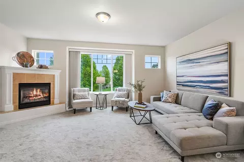 Living - 2915 Belmonte Ln, Everett, WA 98201 photo 1 of 3