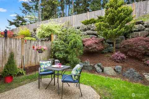 Exterior - 2915 Belmonte Ln, Everett, WA 98201 photo 7 of 9