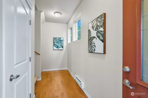 Entry Way - 2915 Belmonte Ln, Everett, WA 98201 photo 1 of 2