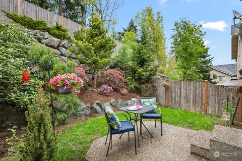 Exterior - 2915 Belmonte Ln, Everett, WA 98201 photo 6 of 9