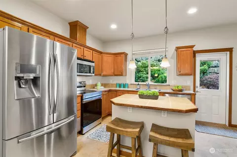 Kitchen - 2915 Belmonte Ln, Everett, WA 98201 photo 2 of 4