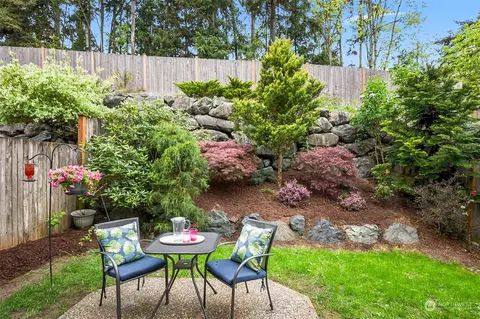 Exterior - 2915 Belmonte Ln, Everett, WA 98201 photo 5 of 9