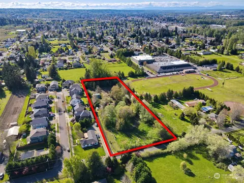 950 25th St SE, Puyallup, WA 98372