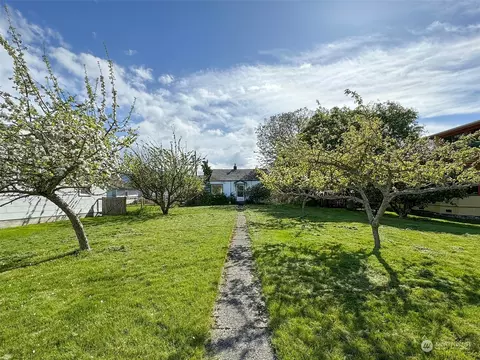 312 W 5th St, Port Angeles, WA 98362