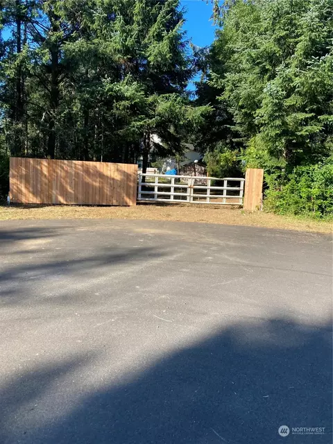 615 Arcadia Ct, Ocean Shores, WA 98569