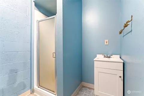 Bath - 6402 Goodwin Rd, Everson, WA 98247 photo 3 of 3