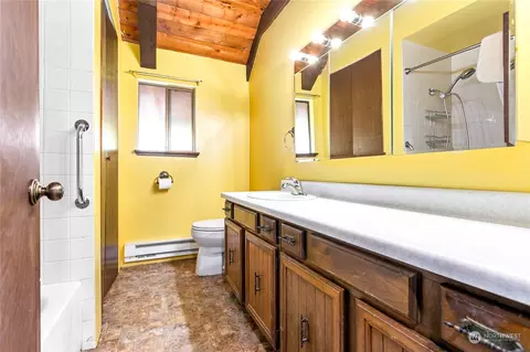 Bath - 6402 Goodwin Rd, Everson, WA 98247 photo 1 of 3