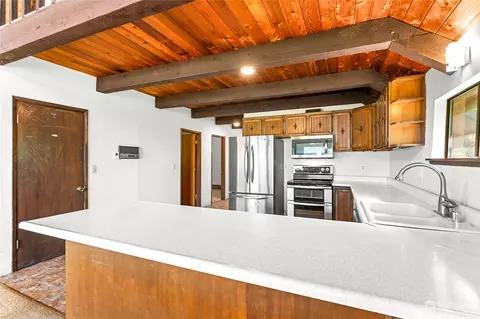 Kitchen - 6402 Goodwin Rd, Everson, WA 98247 photo 3 of 4