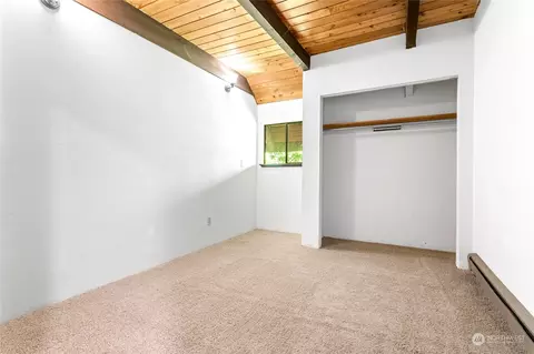 Bedroom - 6402 Goodwin Rd, Everson, WA 98247 photo 2 of 5