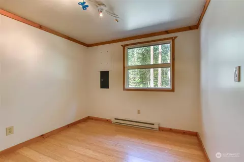 Bedroom - 77 Oak Ln, Deer Harbor, WA 98243 photo 3 of 3