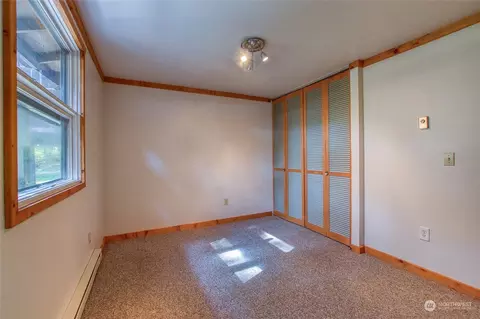 Bedroom - 77 Oak Ln, Deer Harbor, WA 98243 photo 2 of 3