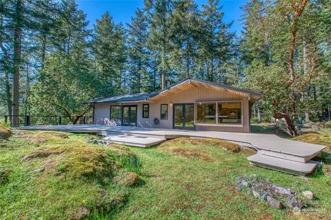 Exterior - 77 Oak Ln, Deer Harbor, WA 98243 photo 4 of 15