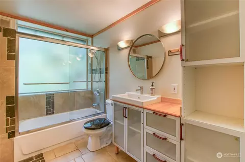 Bath - 77 Oak Ln, Deer Harbor, WA 98243 photo 2 of 2