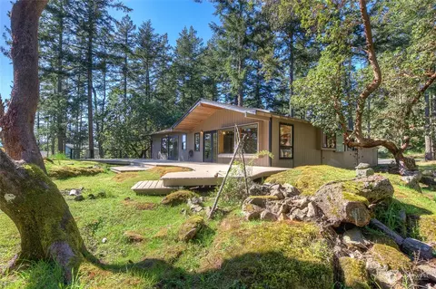 77 Oak Ln, Deer Harbor, WA 98243