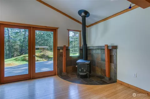 Living - 77 Oak Ln, Deer Harbor, WA 98243 photo 2 of 9