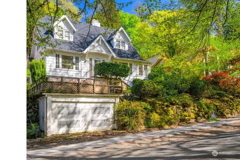 2548 Lake Park Dr S, Seattle, WA 98144