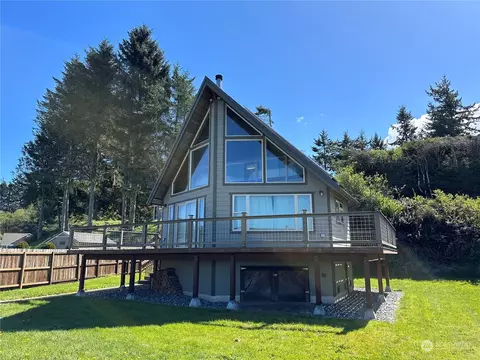 162 Low Point Rd, Port Angeles, WA 98363