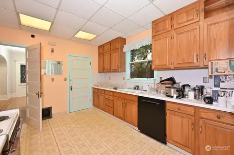 Kitchen - 714 20th Ave E, Seattle, WA 98112 photo 1 of 4