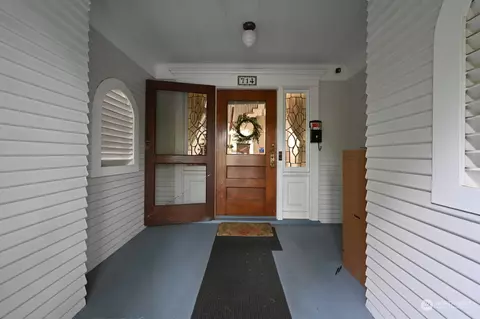 Exterior - 714 20th Ave E, Seattle, WA 98112 photo 3 of 8