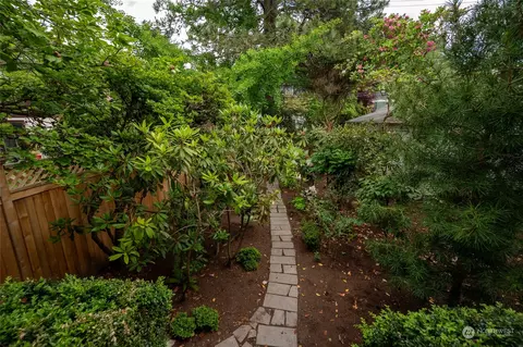 Exterior - 714 20th Ave E, Seattle, WA 98112 photo 7 of 8