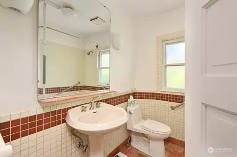 Bath - 714 20th Ave E, Seattle, WA 98112 photo 1 of 1