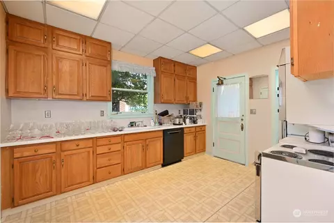 Kitchen - 714 20th Ave E, Seattle, WA 98112 photo 3 of 4